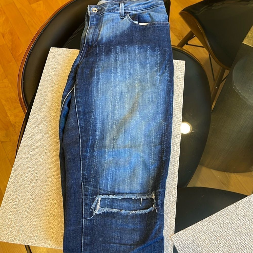 Levi’s distressed look leggings